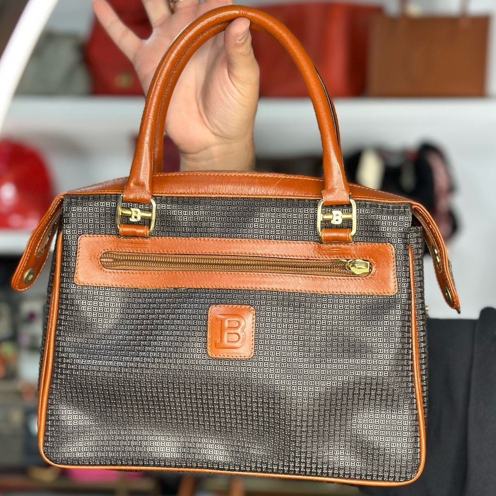 Bally Tote